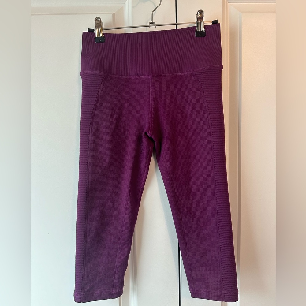 Avocado Purple Capri Leggings (Size XS/S)